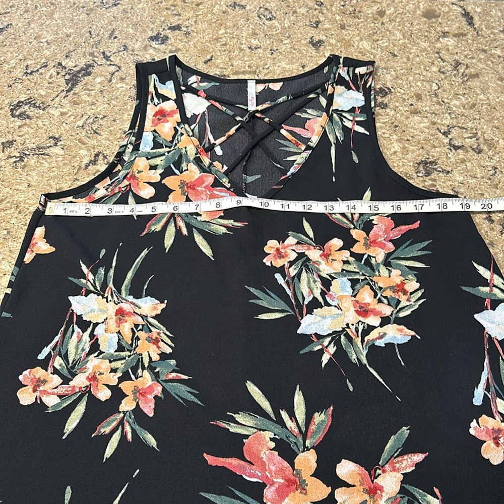 Floral Tank - Picture 5 of 6